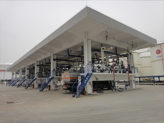 汽柴油裝車現(xiàn)場圖 汽柴油裝車現(xiàn)場圖